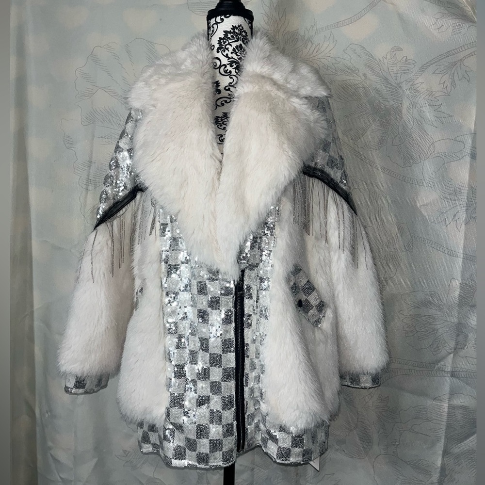 Sequined, white winter coat 🤍